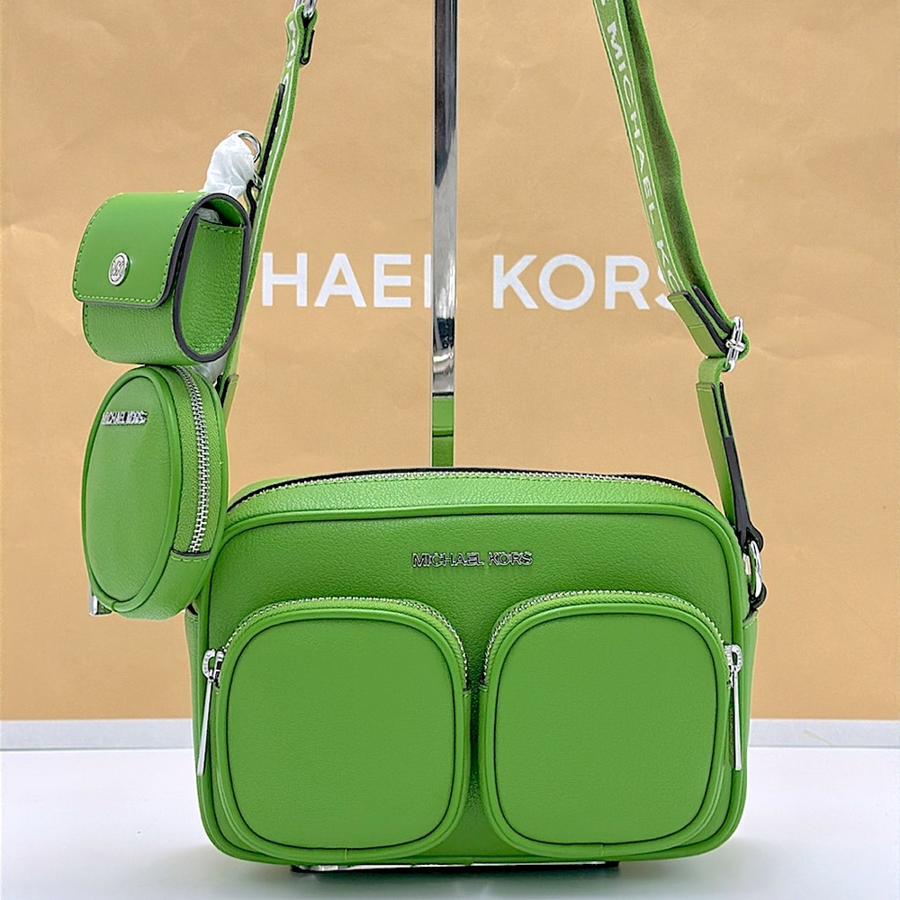 Michael Kors Jet Set Leather Medium
Crossbody Bag with Case for Apple
Airpods Pr - Picture 3 of 16